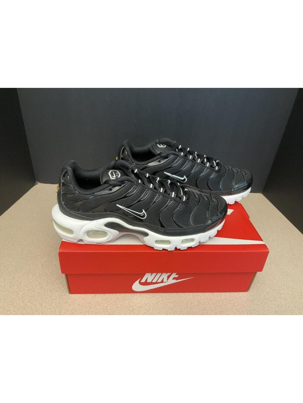 New! Women's Nike Air Max Plus Black-Black-White Running Shoes. Size 6. Nice!!!